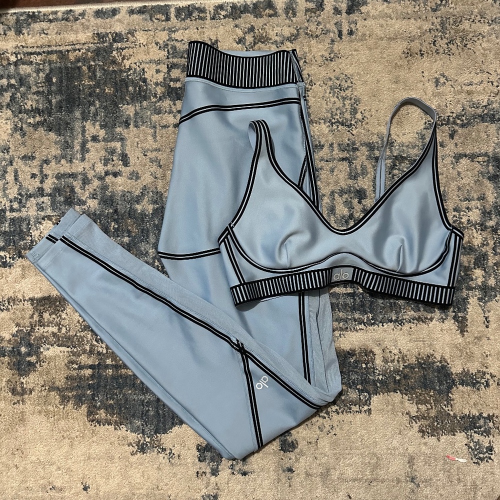 Alo yoga set leggings and bra Celestial Blue size small